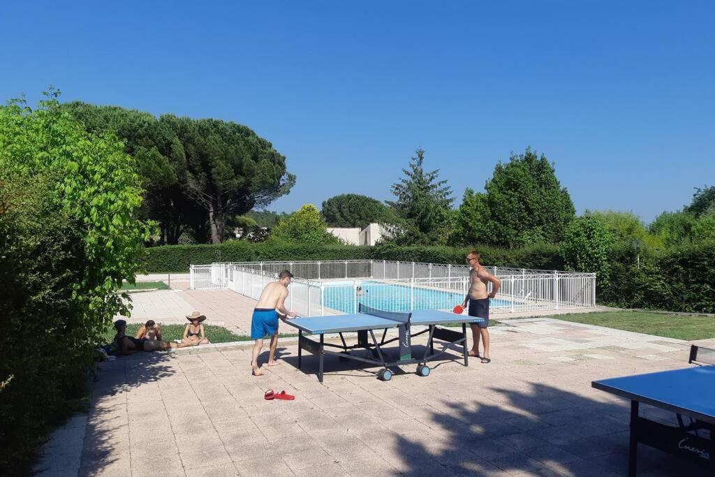 Mazet Dans Residence Avec Piscine Bagnols-en-Forêt 외부 사진