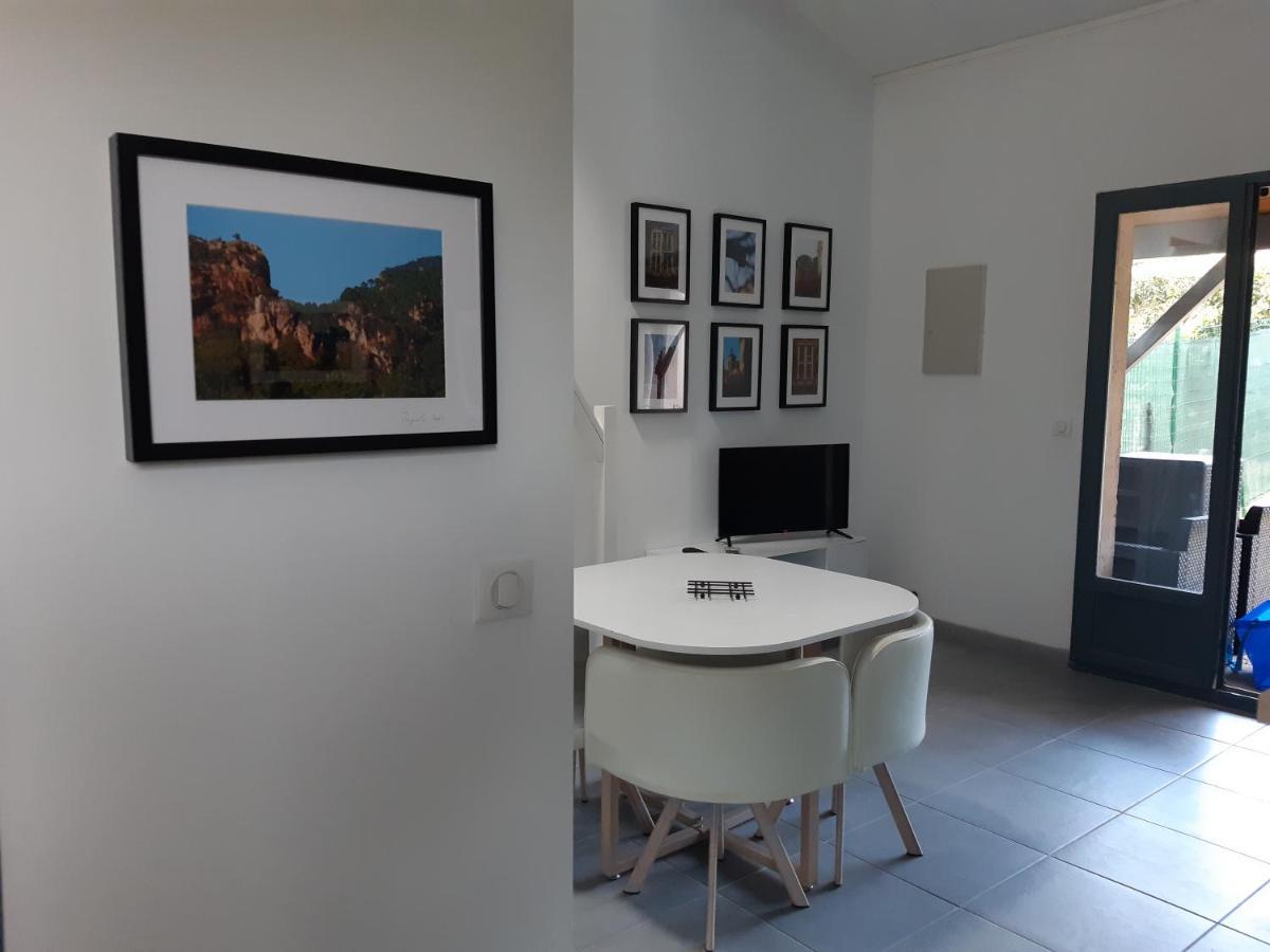 Mazet Dans Residence Avec Piscine Bagnols-en-Forêt 외부 사진