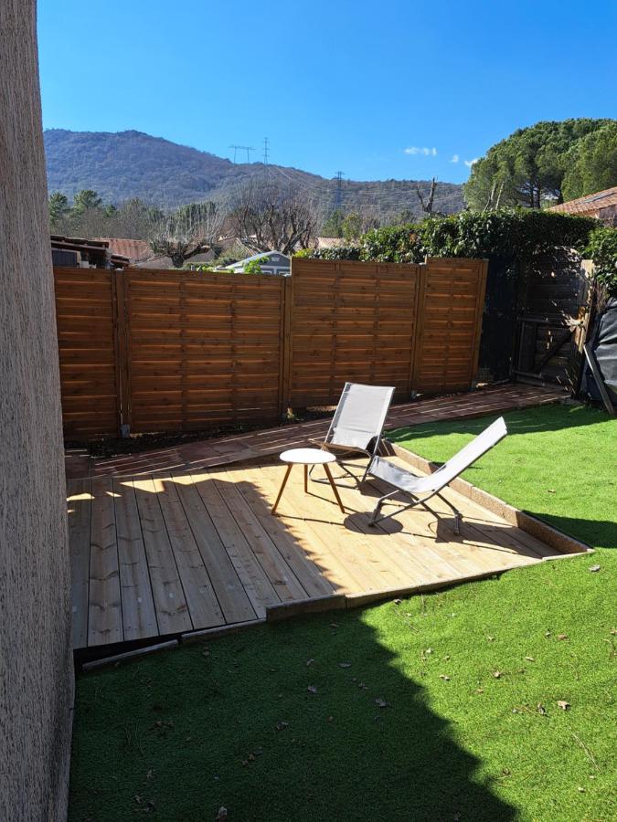 Mazet Dans Residence Avec Piscine Bagnols-en-Forêt 외부 사진